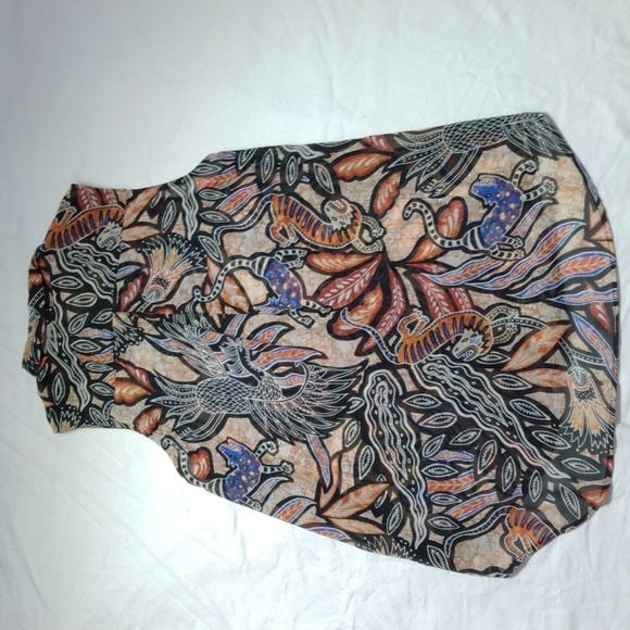 Sheer Sleeveless Blouse - Picture 2 of 3